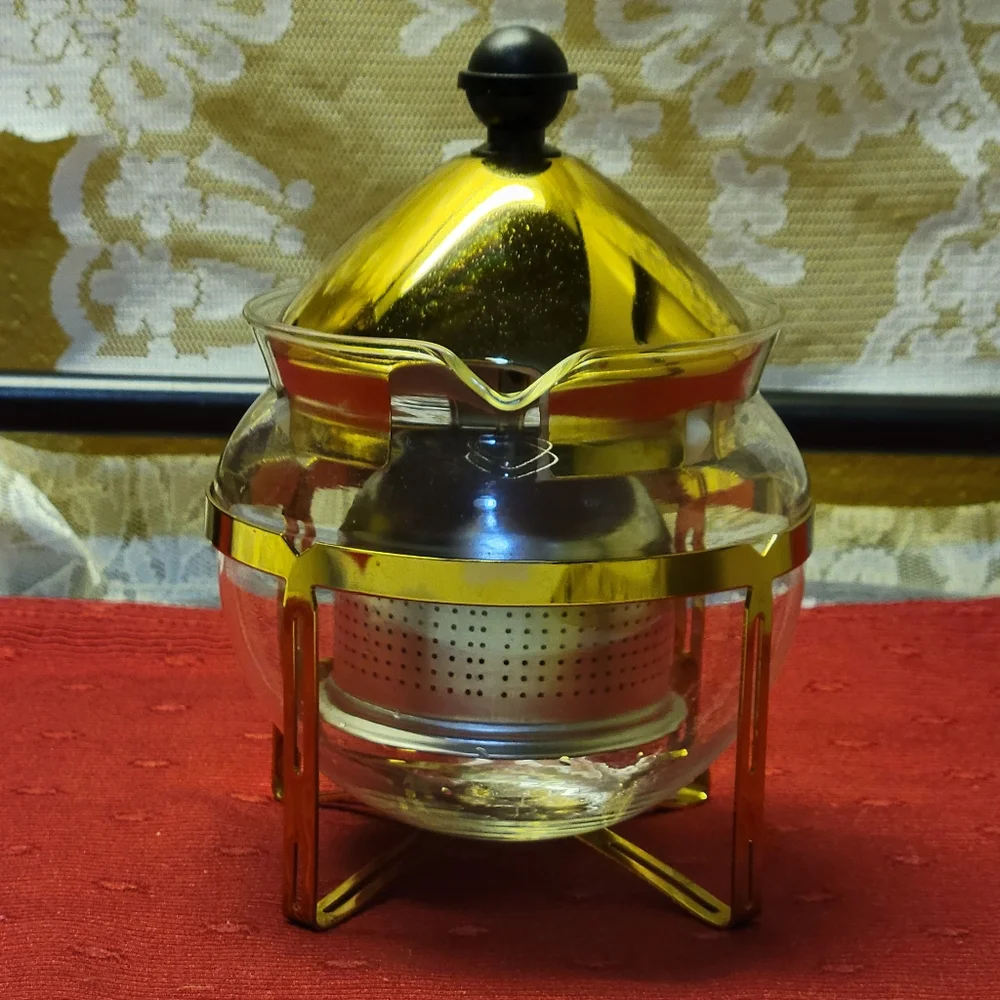 Glass Teapot Removable Infuser, Closing Lid. NWOT